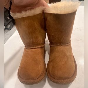 Ugg Bailey toddler boot size 9 gently used